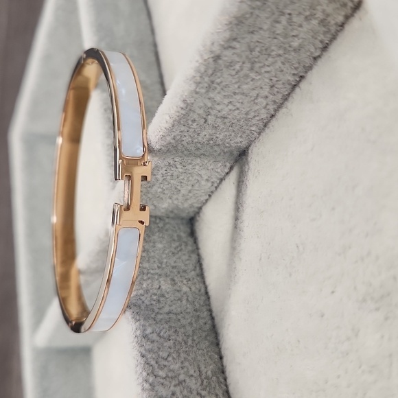 Luxury 18K Rose Gold Plated Titanium Steel H Bangle, Pearly White Inlay - Picture 5 of 8
